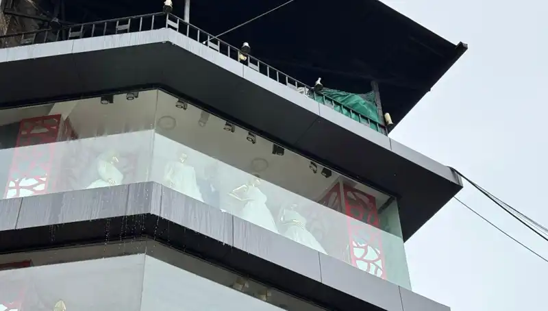 Giyim Mağazasında Çıkan Yangın, Alışveriş Merkezini Alev Alev Sardı!