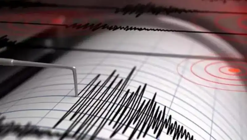 Ege Denizi'nde Korkutan Deprem: 4,1 Büyüklüğünde Sarsıntı!