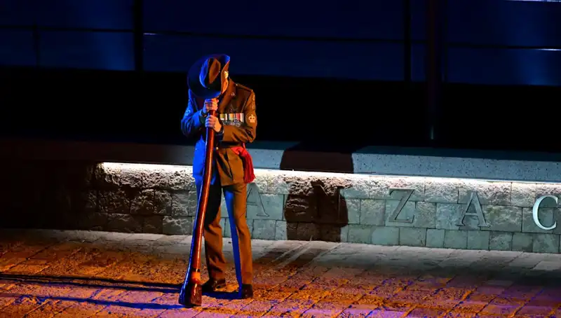 Anzak Koyu'nda Bu Yılki Şafak Ayini, Tarihin Derinliklerinden Gelen Bir Anma
