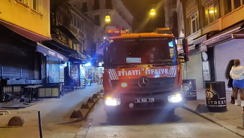 Beyoğlu'nda Asansör Boşluğuna Düşen Müşteri Feci Şekilde Yaralandı