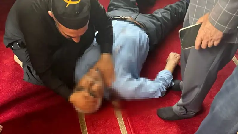 Camide Namaz Kılarken Bıçaklanan Adamın Dramı: Olayın Ayrıntıları