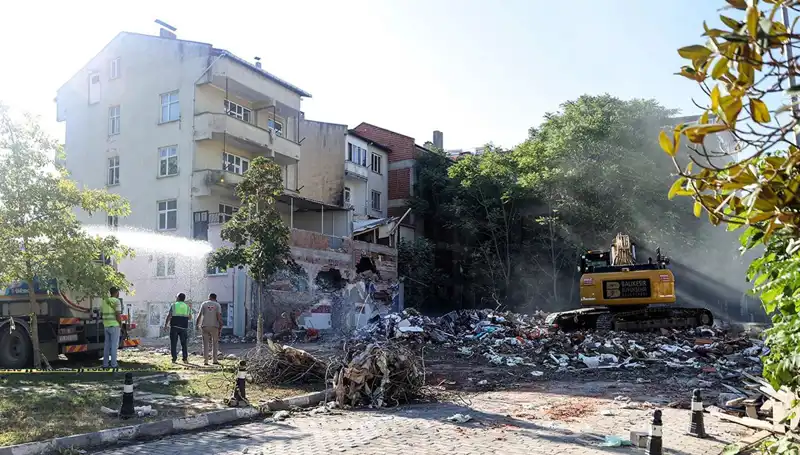 Sındırgı’da Sarsıntılar Devam Ediyor: Son Depremler Neler Getiriyor?