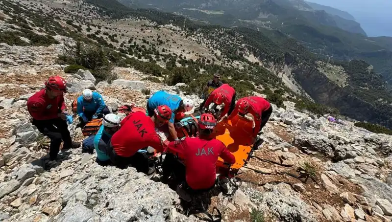 Fethiye'de Korkunç Olay: Paraşüt Kayalıklara Düştü, İki Kişi Hayatını Kaybetti