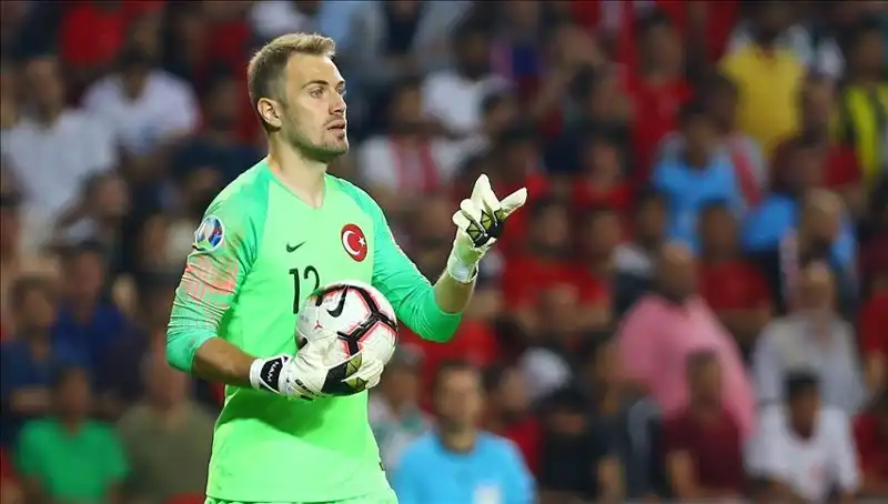 Mert Günok’tan Futbolseverlere Şok Açıklama: Emeklilik Yaşını Duyurdu!