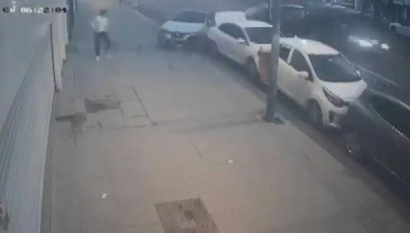 Park Halindeki Araçlara Çarpan Sürücünün Kaza Anı Kameralarda
