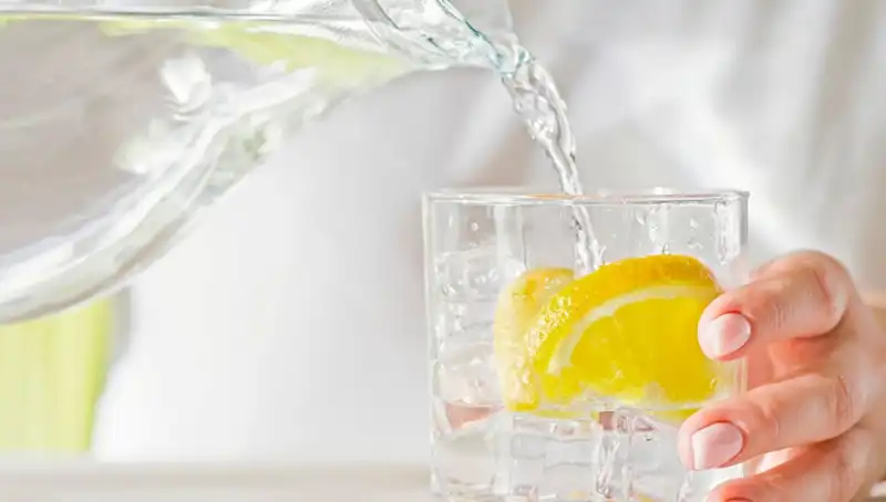 Limonlu Su Tüketmenin Bilinmeyen 8 Sağlık Faydası: Doktorun Açıklamaları