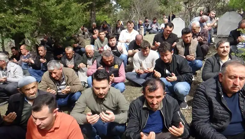 Küçük Köyün Kalbinde Yaşayan Kahraman: Veda Zamanı