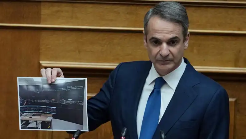 Yunanistan'da Yeni Dönem: Miçotakis Protestoları Sonrası İstifa Kararı Aldı