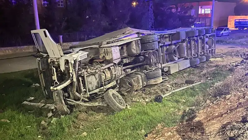TIR Devrildi: Feci Kazada 6 Kişi Yaralandı, Detaylar Açıklandı