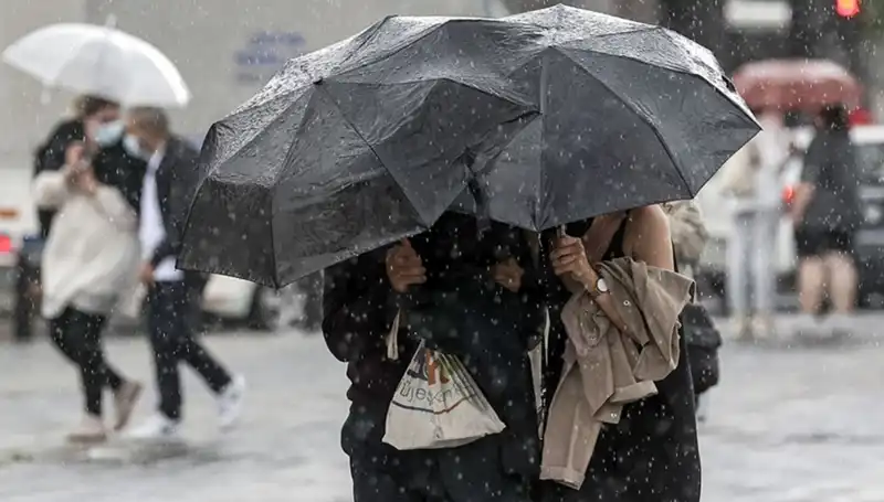İstanbullular için Kış Soğukları Geri Dönüyor: Sağanak Yağış Uyarısı!