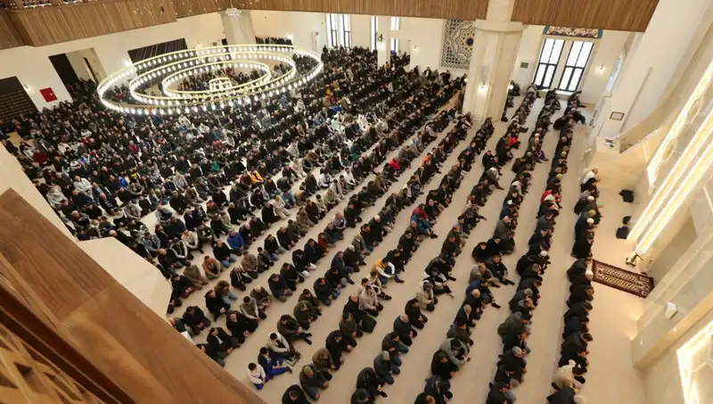 4 Nisan 2025 Cuma Namazı Saatleri: İstanbul, Ankara, İzmir ve Tüm Türkiye İçin Bilgi