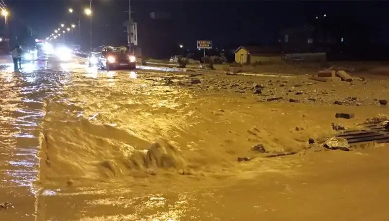 Sel Felaketi: Konya ve Ankara’da Su Baskınları Hayatı Felç Etti