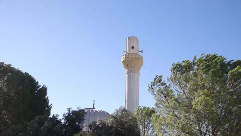 Muğla'da Fırtına: Minare Külahı ve Çatılar Havada Uçuştu