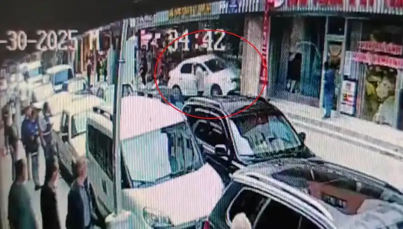 Alkollü Sürücünün Mağaza İstila Girişimi: İki Çocuk Son Anda Kurtuldu!