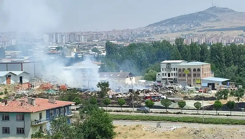Otluk Alanındaki Yangın, Depoyu Kül Haline Getirdi: Facianın Ayrıntıları