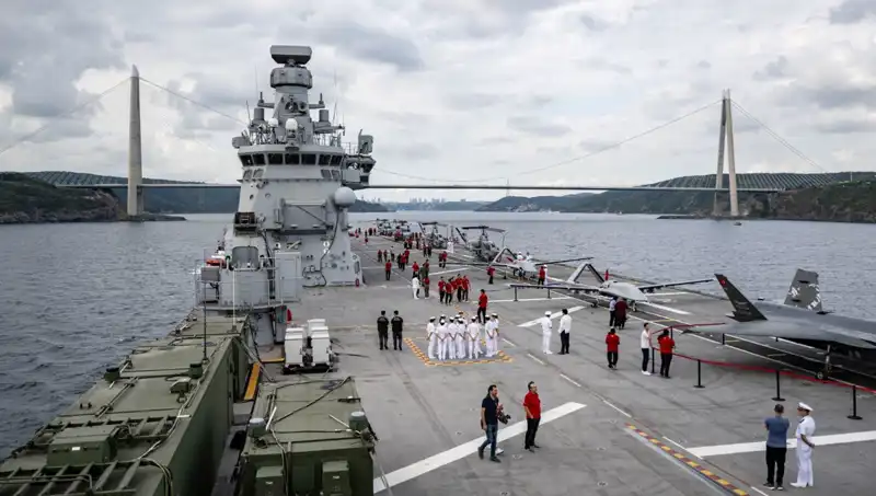 TCG Anadolu, Sarayburnu'ndan Sıcak Bir Vedayla Ayrıldı: Yeni Görevine Yelken Açtı