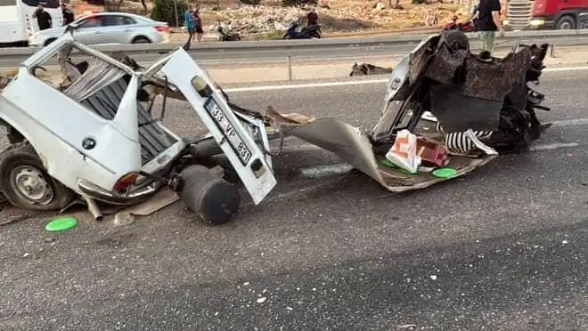 Bariyere Çarpan Araçta Yürek Yakan Kaza: Bir Kişi Hayatını Kaybetti, Bir Kişi Yaralı