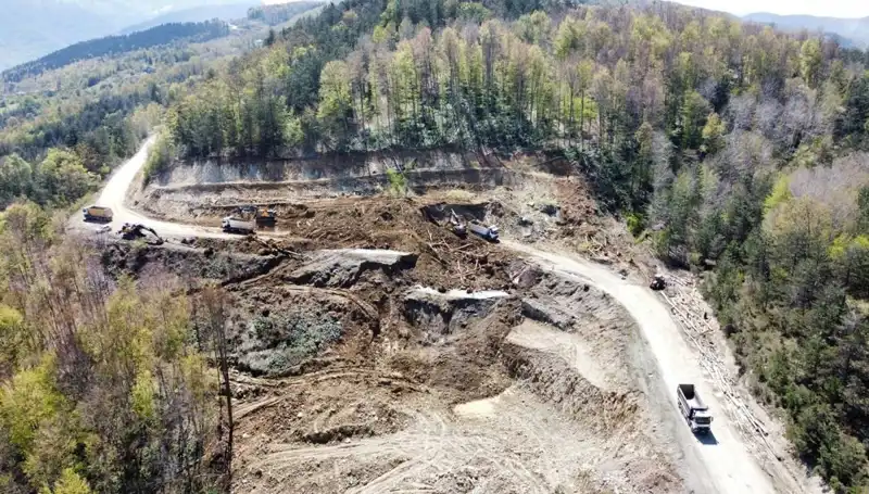 Kastamonu-Çatalzeytin Kara Yolunda Meydana Gelen Heyelan Altyapıyı Tehdit Ediyor