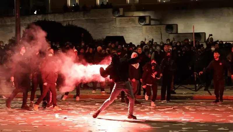 Yunanistan'da Hükümet Gensorusu: Atina Sokaklarında Protesto Gösterileri Patlak Verdi