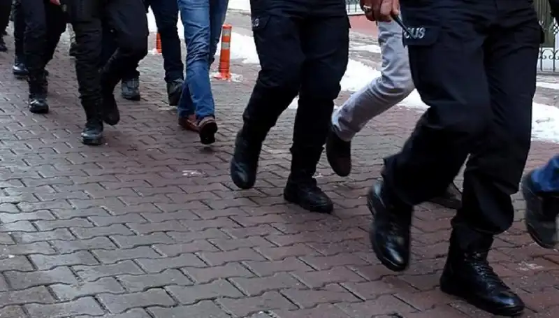 Antalya'da Silah Kaçakçılarına Büyük Darbe: Operasyon ve Gözaltılar