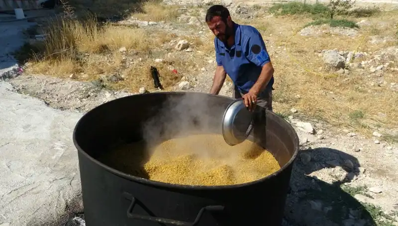 Türkiye'nin Geleneksel Yaz Festivali: Kazanlar Kaynamaya Başladı!