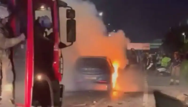 Otoyolda Korkunç Kaza: Bariyerlere Çarpan Araç Alev Alev Yandı