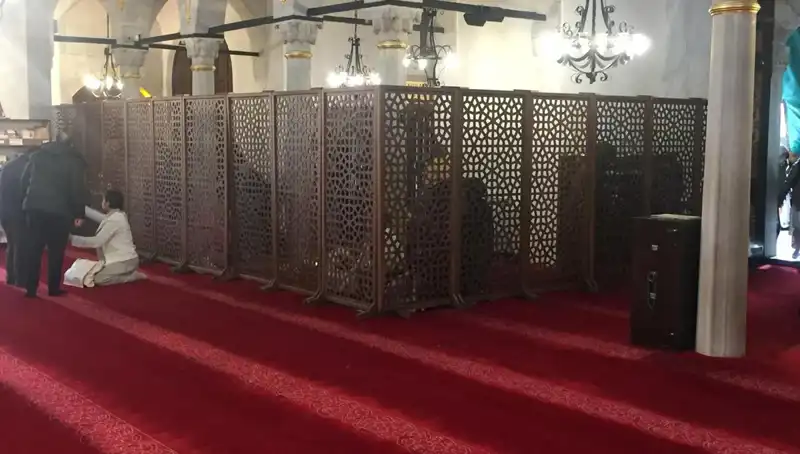 Kadın ve Erkeklerin Beraber Teravih Namazı Kılmasına Neden Tepkiler Yükseliyor?