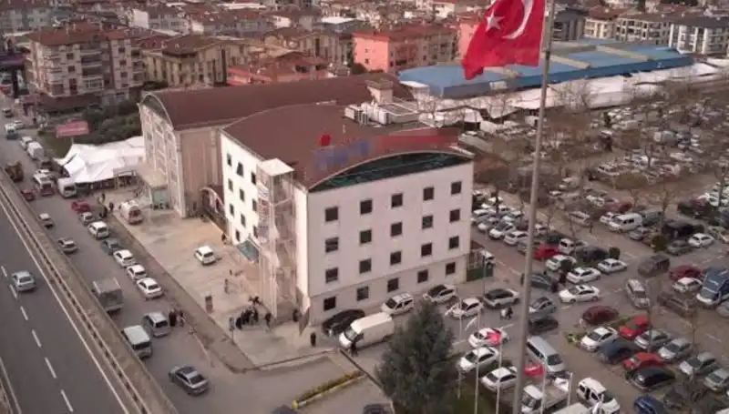 Özel Hastaneye Şok Deprem Mührü: Perde Betonları Kestim İddiası Vahim Durumu Ortaya Çıkardı