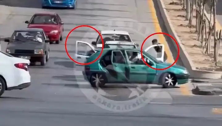 Trafikte Bıçak ve Kılıçlarla Saldırı: 5 Kişi Gözaltına Alındı