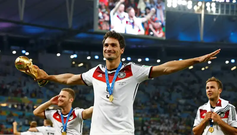 Mattias Hummels Futbol Kariyerine Veda Ediyor: Duygusal Anların Ardından Emeklilik