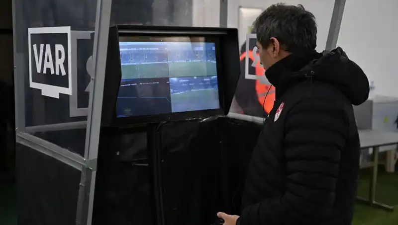 Beşiktaş-Gaziantep FK Maçında Alman VAR Hakeminin Rolü Nedir?