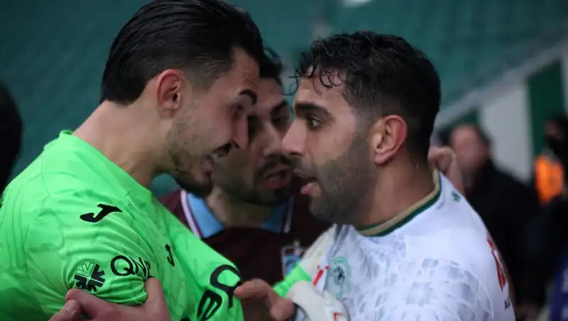 Konyaspor - Trabzonspor Maçında Uzatma Anlarında Tansiyon Yükseldi!
