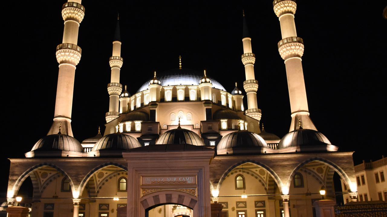 Üç ayların başlangıcı Regaip Kandili yarın kutlanacak