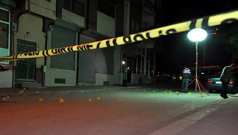 Aksaray'da Korkutan Kaza: Araç Markete Girdi!