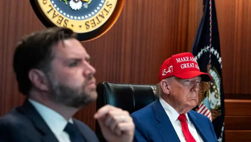 Trump Hakkındaki Azil Tasarısı Reddedildi: Siyasi Çalkantılar Sürecek mi?