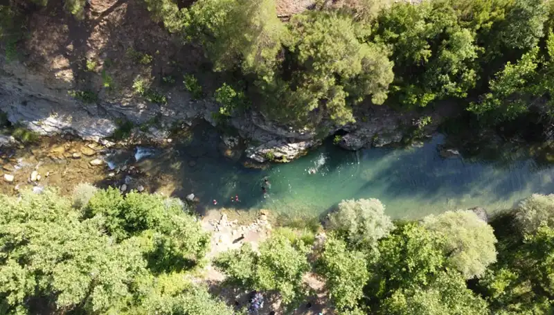 Adana'nın Bunaltan Sıcaklarında Yaylacılar Doğal Sularla Serinliyor