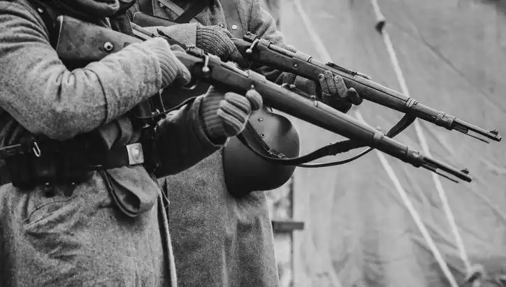 İngiltere'nin İstihbarat Şefi: Aile Geçmişi Nazi Casusuyla Dolu Mu?