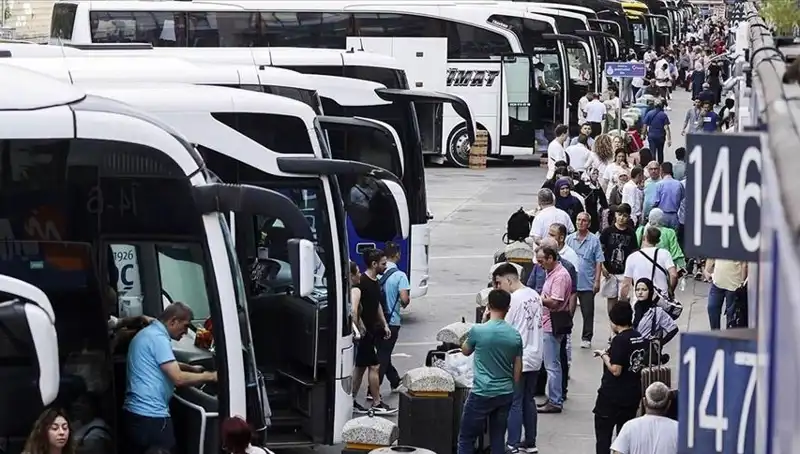 İstanbul'dan Göç Edenlerin Sayısı: 369 Bin 453 Kişi Şehri Terketti