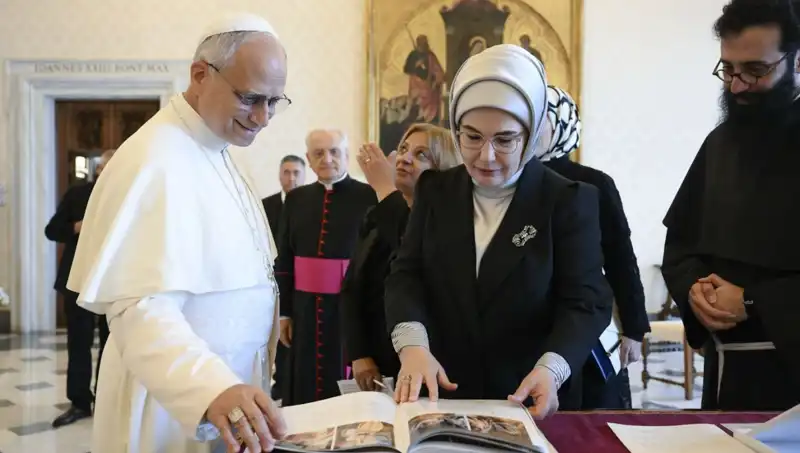 Emine Erdoğan, Papa Leo ile Gazze’nin Geleceği Üzerine Görüşme Gerçekleştirdi