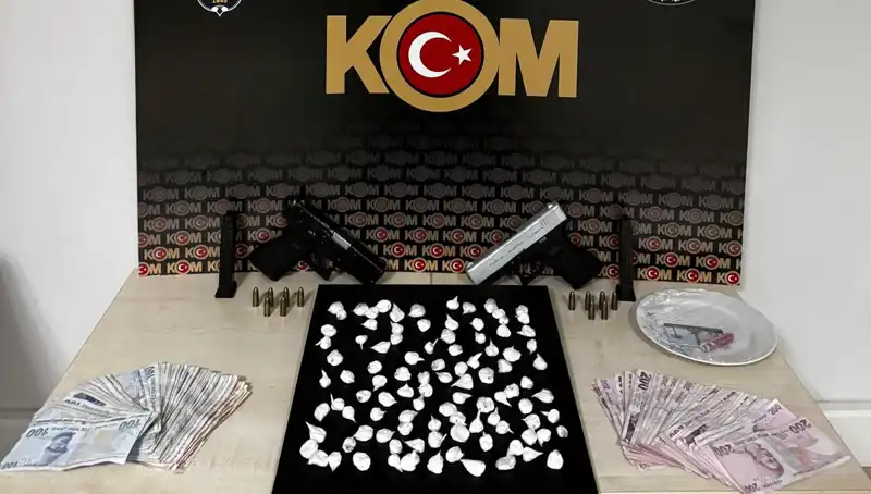 Çeşme'de Büyüyen Arazi Anlaşmazlığı: Eve Silahlı Saldırı ve Üç Gözaltı!