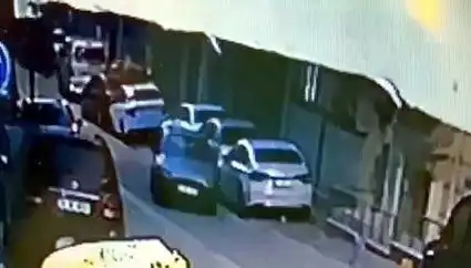 Esenyurt’ta Park Halindeki İki Araca Çarpıp Kaçan Sürücü Aranıyor