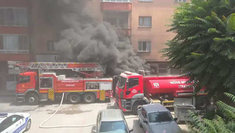 Niğde'deki Beyaz Eşya Deposunda Korkutan Yangın: Neler Yaşandı?