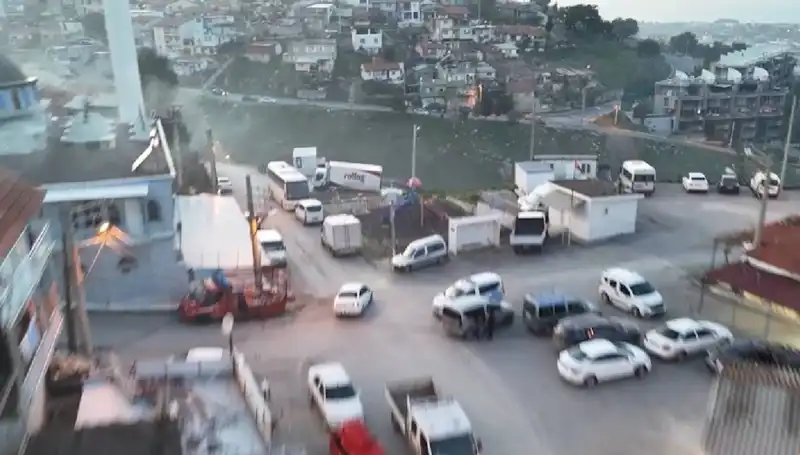 İzmir'de Gerçekleştirilen Narkotik Operasyonunda 99 Tutuklama ve 133 Gözaltı