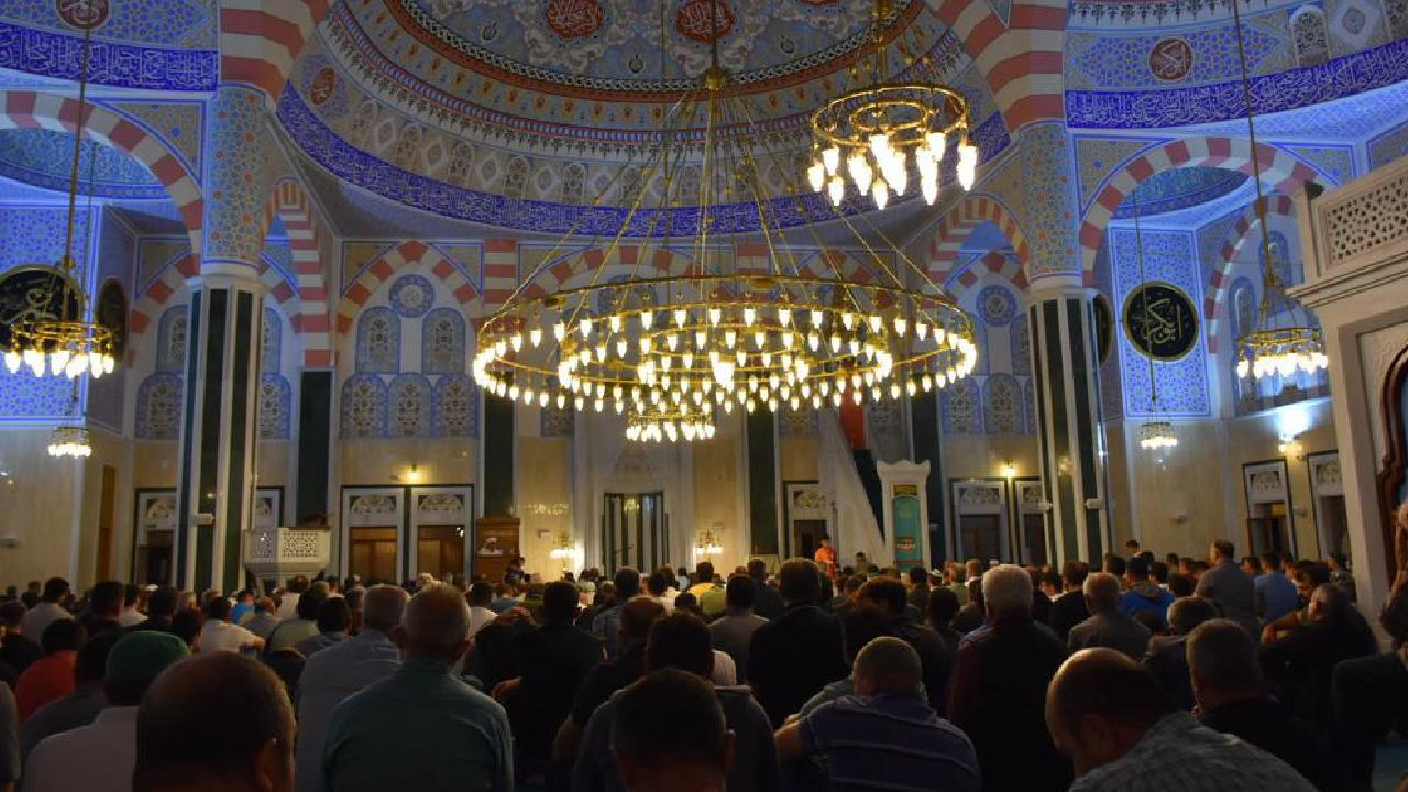 Müslümanlar Regaip Kandili'ni Kutlayacak