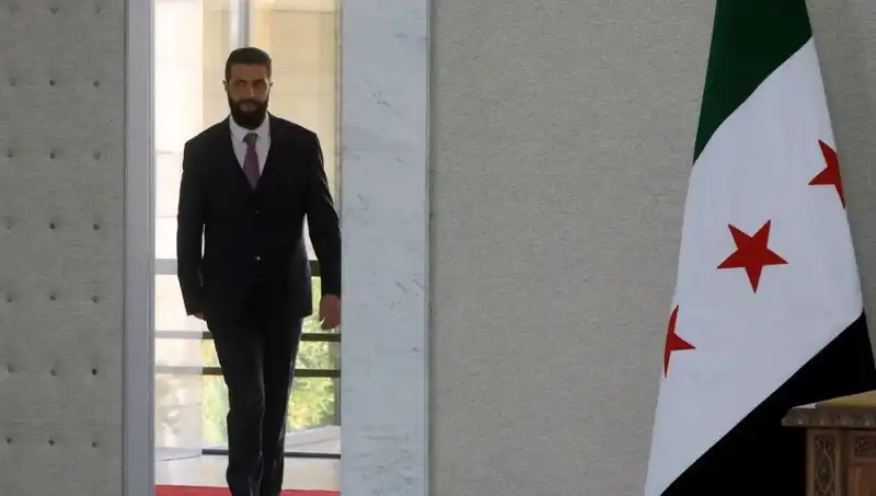 Fransa'nın Suriye Stratejisi: Macron ve Şara'dan Tarihi Zirve