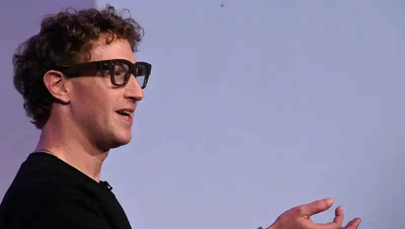 Gözlük Devrimi: Zuckerberg, Yapay Zeka Destekli Yenilikçi Artırılmış Gerçeklik Gözlüğünü Tanıttı