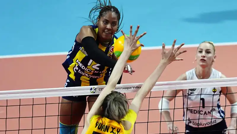 Fenerbahçe, Avrupa'da VakıfBank'ı 3-0 Yenerek Zirveye Yerleşti!