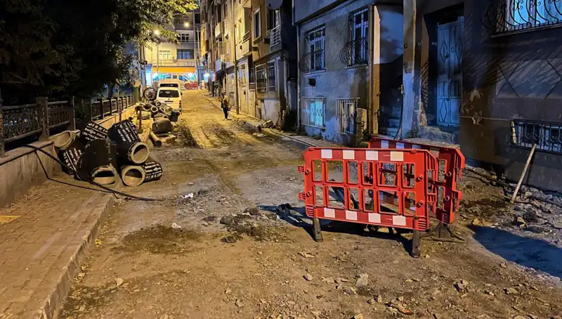 Bayrampaşa’da Altyapı Çalışmaları Sırasında Rögar Kapağı Patladı: Güvenlik Endişeleri Artıyor