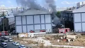 Başakşehir Sanayi Sitesinde Büyük Yangın: Yangın Kontrol Altına Alındı