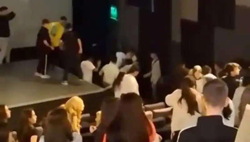 Rapçi Çakal'ın Hayranları Arasında Gerilim: Neden Kavga Ettiler?